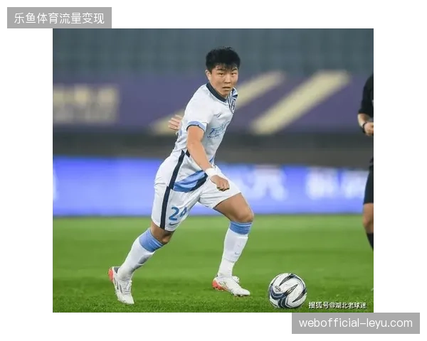 卡塔尔前锋阿里在亚洲区预选赛中领跑射手榜,展现了亚洲本土前锋的得分能力 卡塔尔前锋阿里在亚洲区预选赛中领跑射手榜,展现了亚洲本土前锋的得分能力